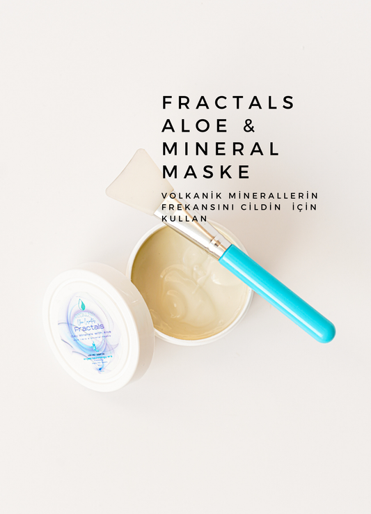 Fractals Aloe Vera & Mineral Maske cildin aydınlatılması ve bakımı için kullanılan bir maskedir. Ciltteki fazla sebumun temizlenerek cildin daha parlak ve yumuşak görünmesi için günlük bakımda kullanılabilen soft bir cilt maskesidir.